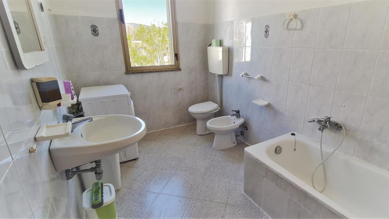 Cosy Home With Private Parking By The Sea Siniscola Exterior foto